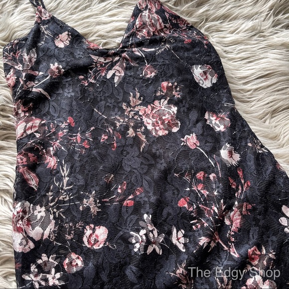 Missguided | Floral Lace Slip Dress - Picture 3 of 8